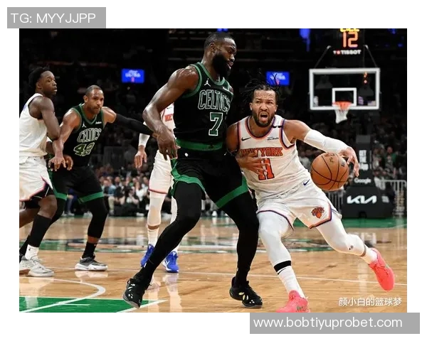 布朗遭遇滑铲未判犯规主裁解释两人滑倒导致未吹哨