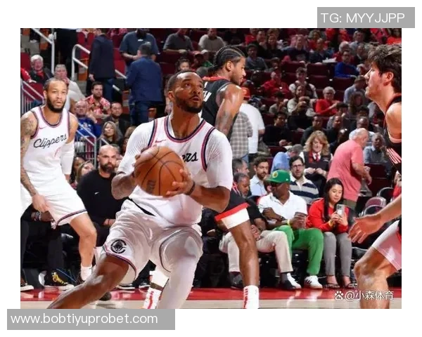 鲍威尔谈伤势不重表示热爱篮球即使带伤也能坚持上场比赛 鲍威尔谈伤势不重表示热爱篮球即使带伤也能坚持上场比赛