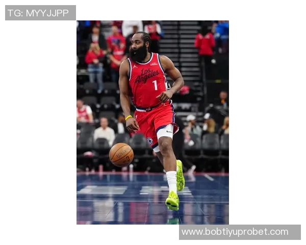 普理查德回忆被哈登晃倒经历直言脚踝无恙心态乐观 普理查德回忆被哈登晃倒经历直言脚踝无恙心态乐观