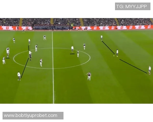 曼联对阵狼队继续采用四后卫阵型B费德里赫特马奎尔缺阵影响战局 曼联对阵狼队继续采用四后卫阵型B费德里赫特马奎尔缺阵影响战局