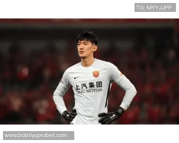 海港为颜骏凌徐新颁发纪念球衣王燊超荣获中超单轮最佳称号 海港为颜骏凌徐新颁发纪念球衣王燊超荣获中超单轮最佳称号